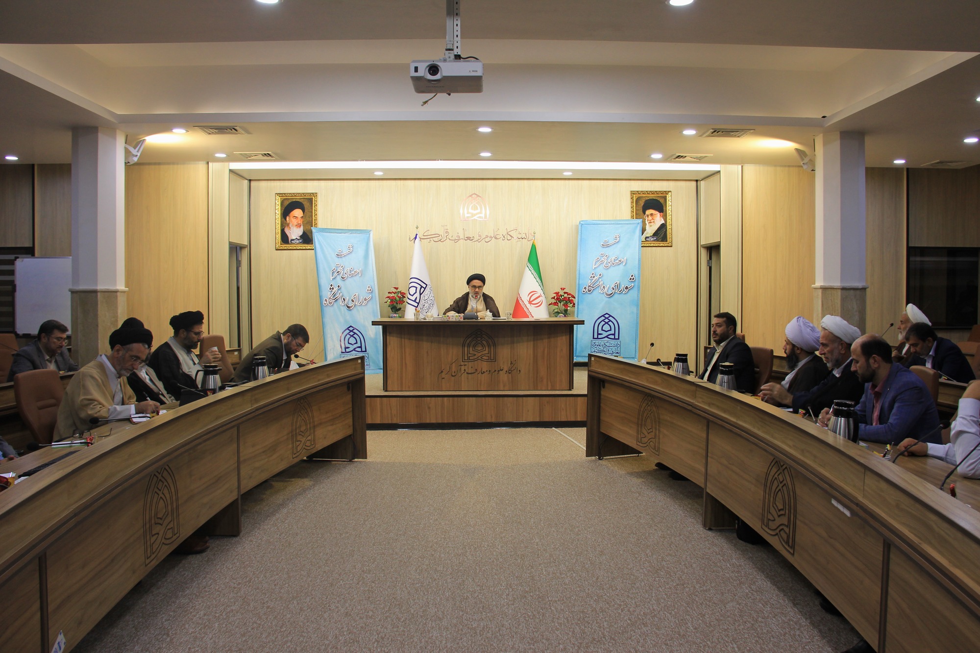 برگزاری نشست اعضای شورای دانشگاه علوم و معارف قرآن کریم